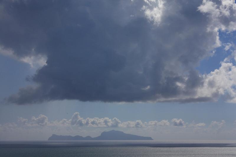58-Capri vista da Napoli,2 ottobre 2012.JPG